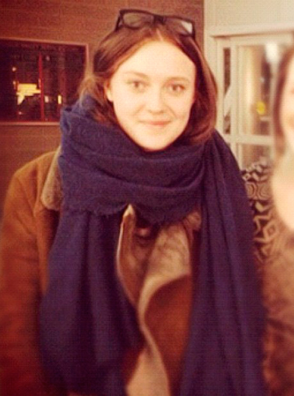 Dakota Fanning debuts new brunette hair