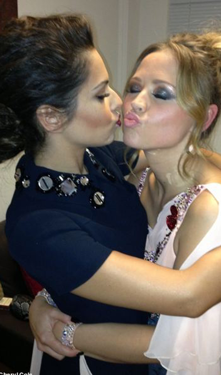 Cheryl Cole and Kimberley Walsh - Celebrity Twitpics - Marie Claire - Marie Claire UK Cheryl Cole and Kimberley Walsh - Celebrity Twitpics - Marie Claire - Marie Claire UK