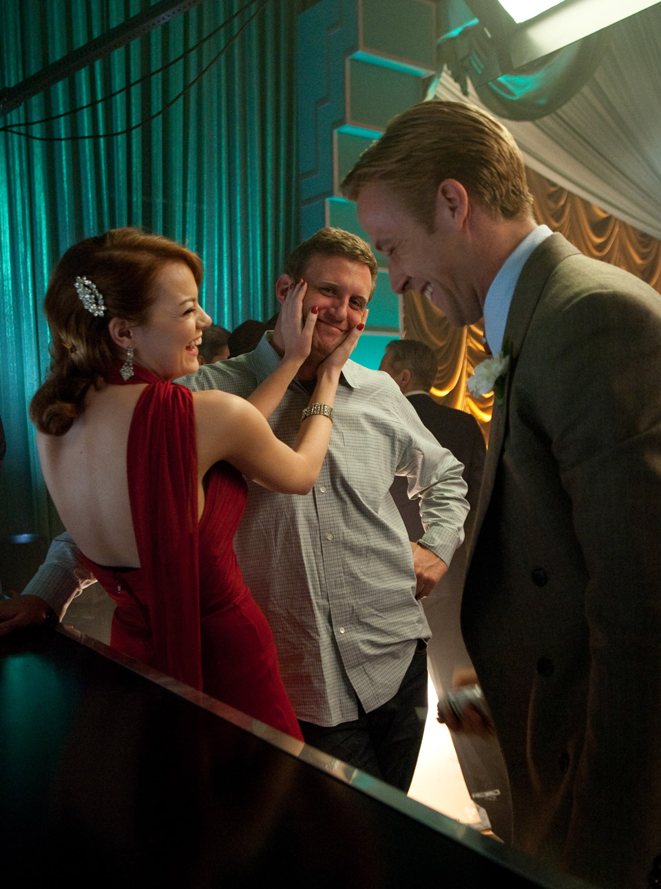 Emma Stone and Ryan Golsing in Gangster Squad
