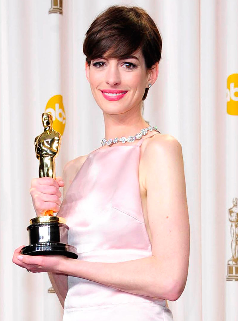 Anne Hathaway at the Oscars 2013