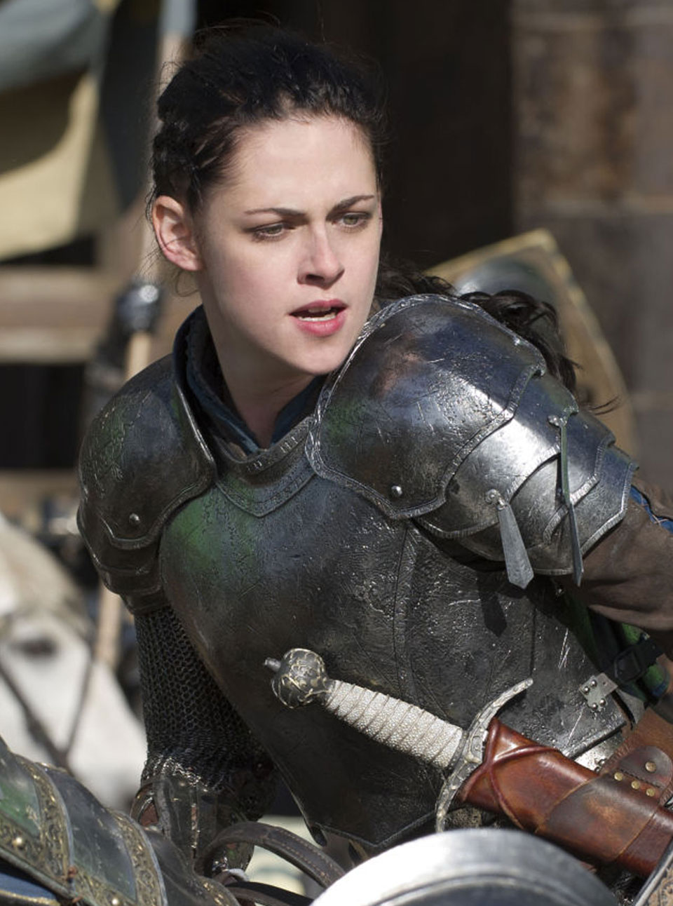 kristen stewart snow white and the huntsman 2