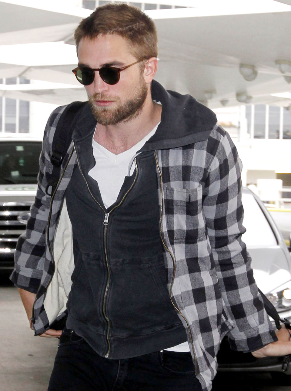 Robert Pattinson returns to LA