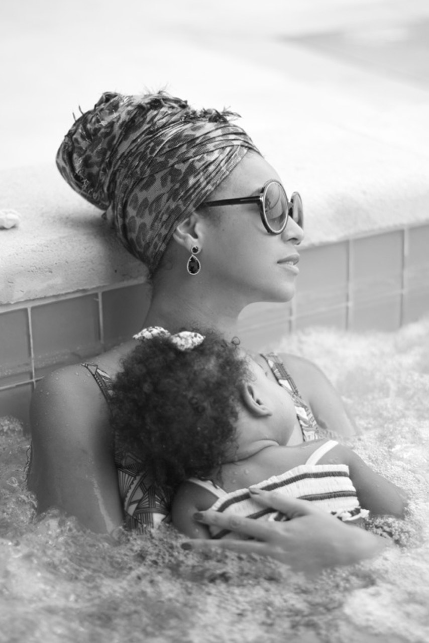 Beyonce posts holiday pictures onto her personal website Beyonce posts holiday pictures onto her personal website
