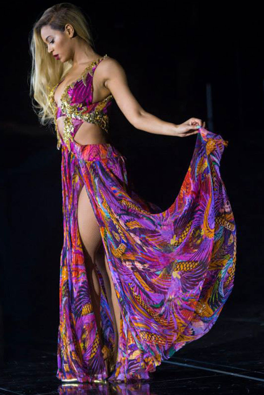 Beyonce wears Roberto Cavalli on stage on her Mrs Carter World Tour Beyonce wears Roberto Cavalli on stage on her Mrs Carter World Tour