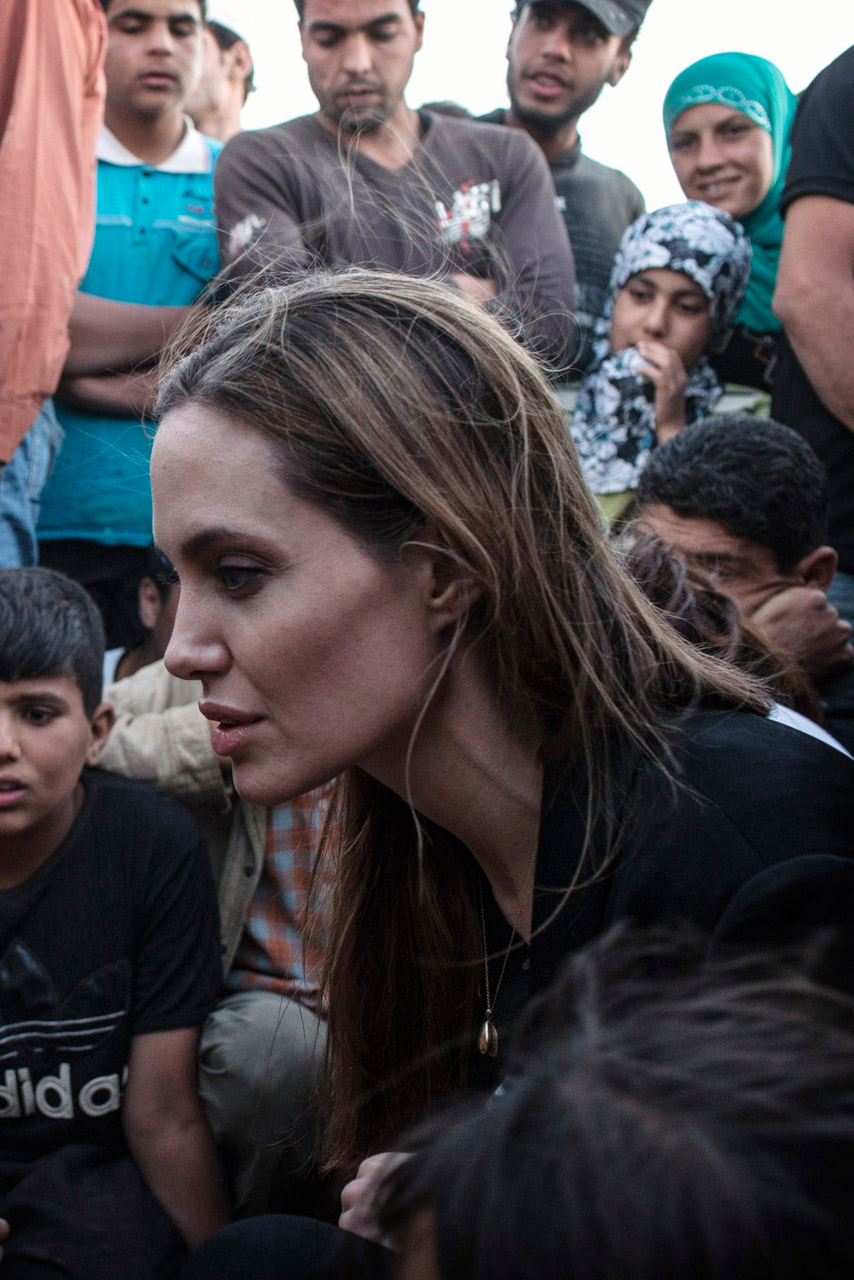 Angelina Jolie visits Syrian refugees Angelina Jolie visits Syrian refugees