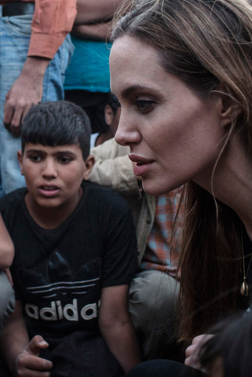 Angelina Jolie visits Syrian refugees Angelina Jolie visits Syrian refugees