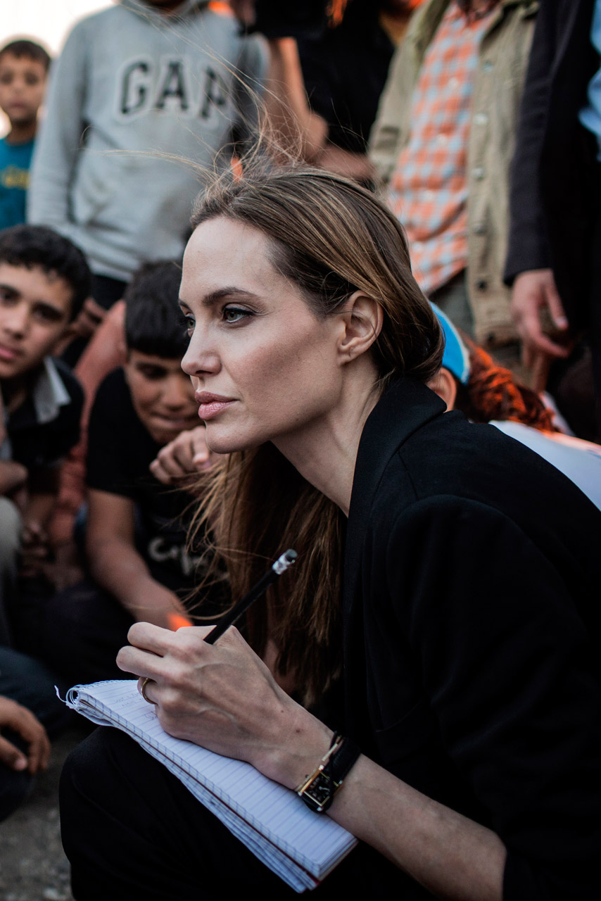 Angelina Jolie visits Syrian refugees Angelina Jolie visits Syrian refugees