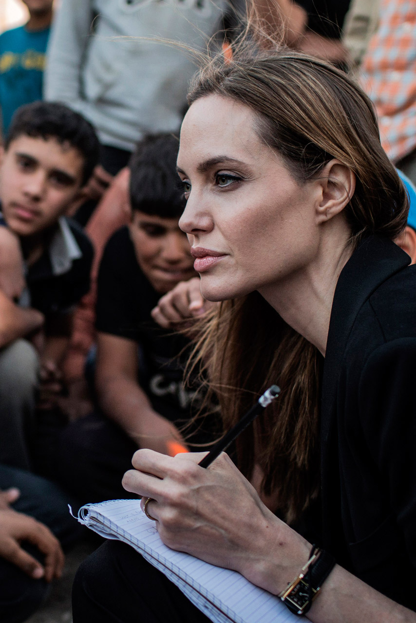 Angelina Jolie visits Syrian refugees Angelina Jolie visits Syrian refugees