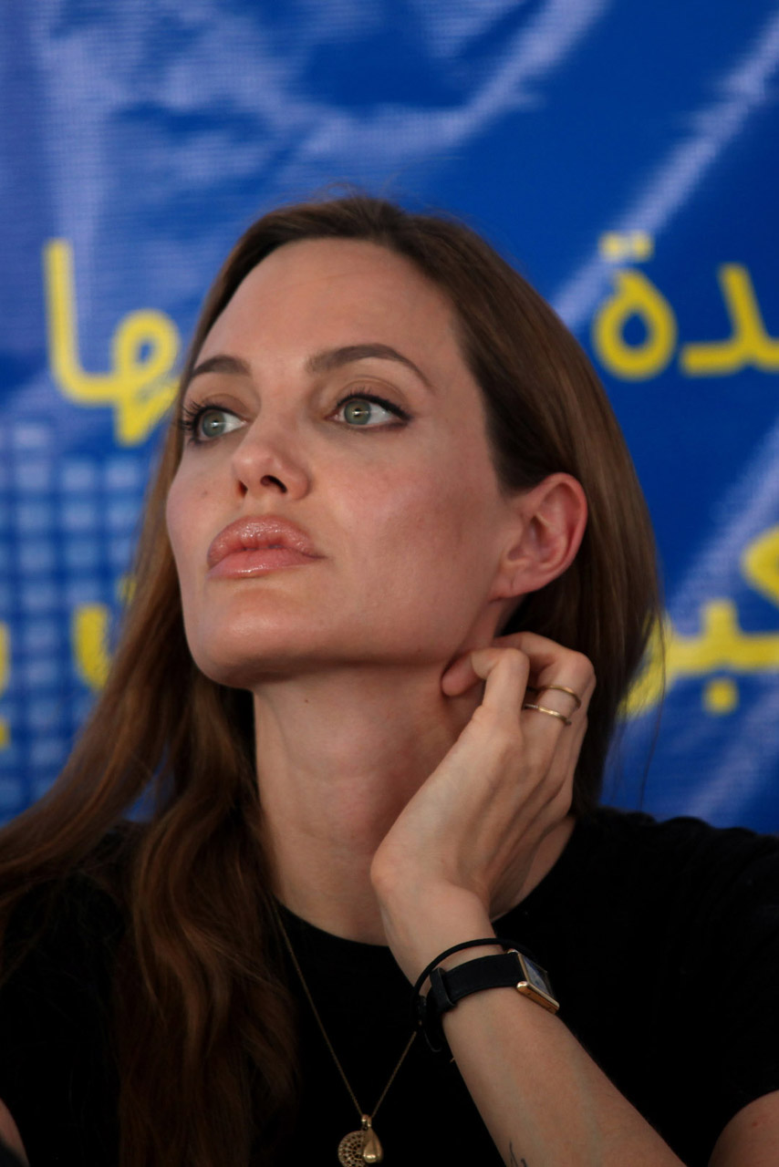 Angelina Jolie visits Syrian refugees Angelina Jolie visits Syrian refugees