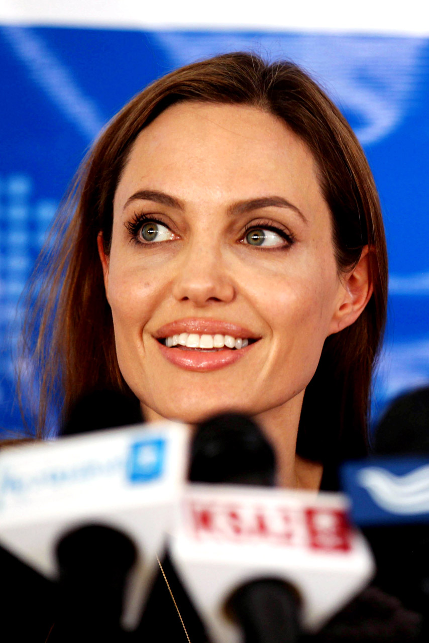 Angelina Jolie visits Syrian refugees Angelina Jolie visits Syrian refugees