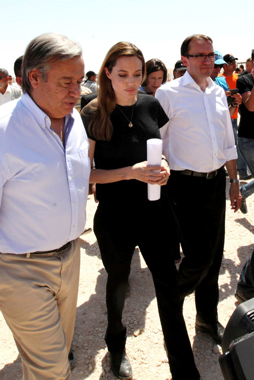 Angelina Jolie visits Syrian refugees Angelina Jolie visits Syrian refugees