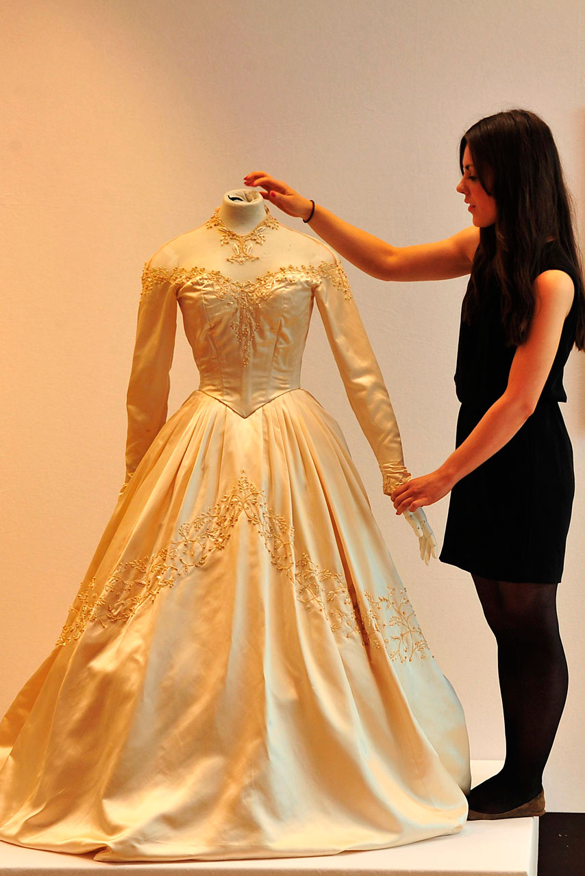 Elizabeth Taylor"s first wedding dress Elizabeth Taylor"s first wedding dress