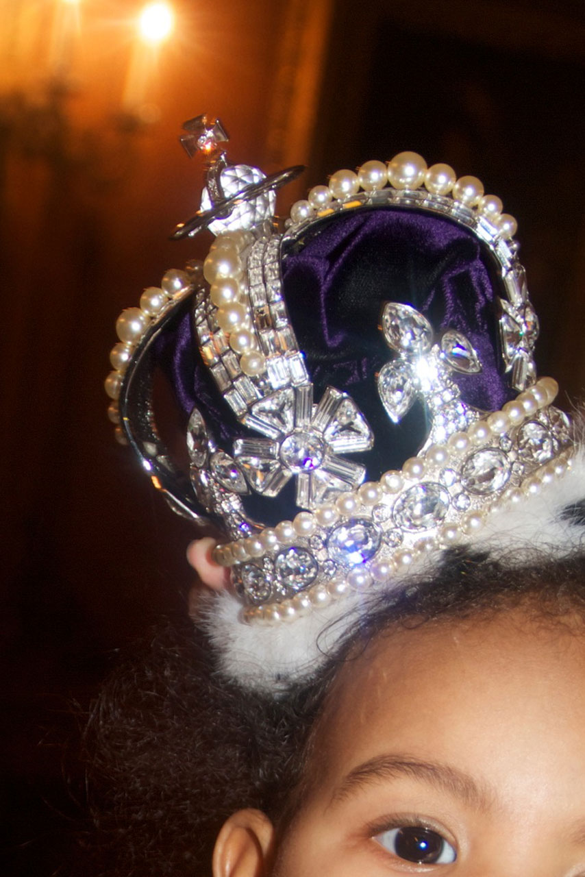 Beyoncé shares behind-the-scenes pics on her Tumblr Beyoncé shares behind-the-scenes pics on her Tumblr
