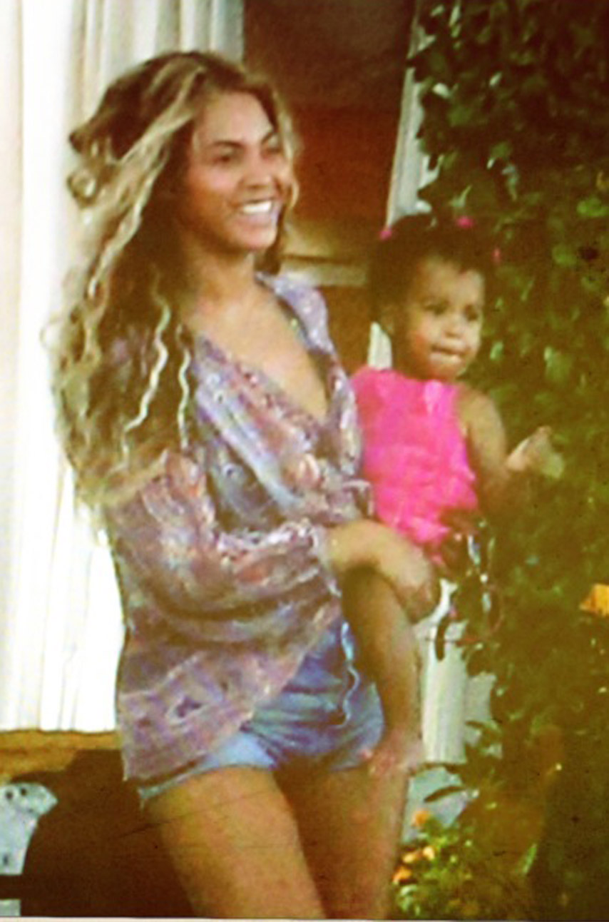 Beyonce and Blue Ivy's adorable holiday photos Beyonce and Blue Ivy's adorable holiday photos