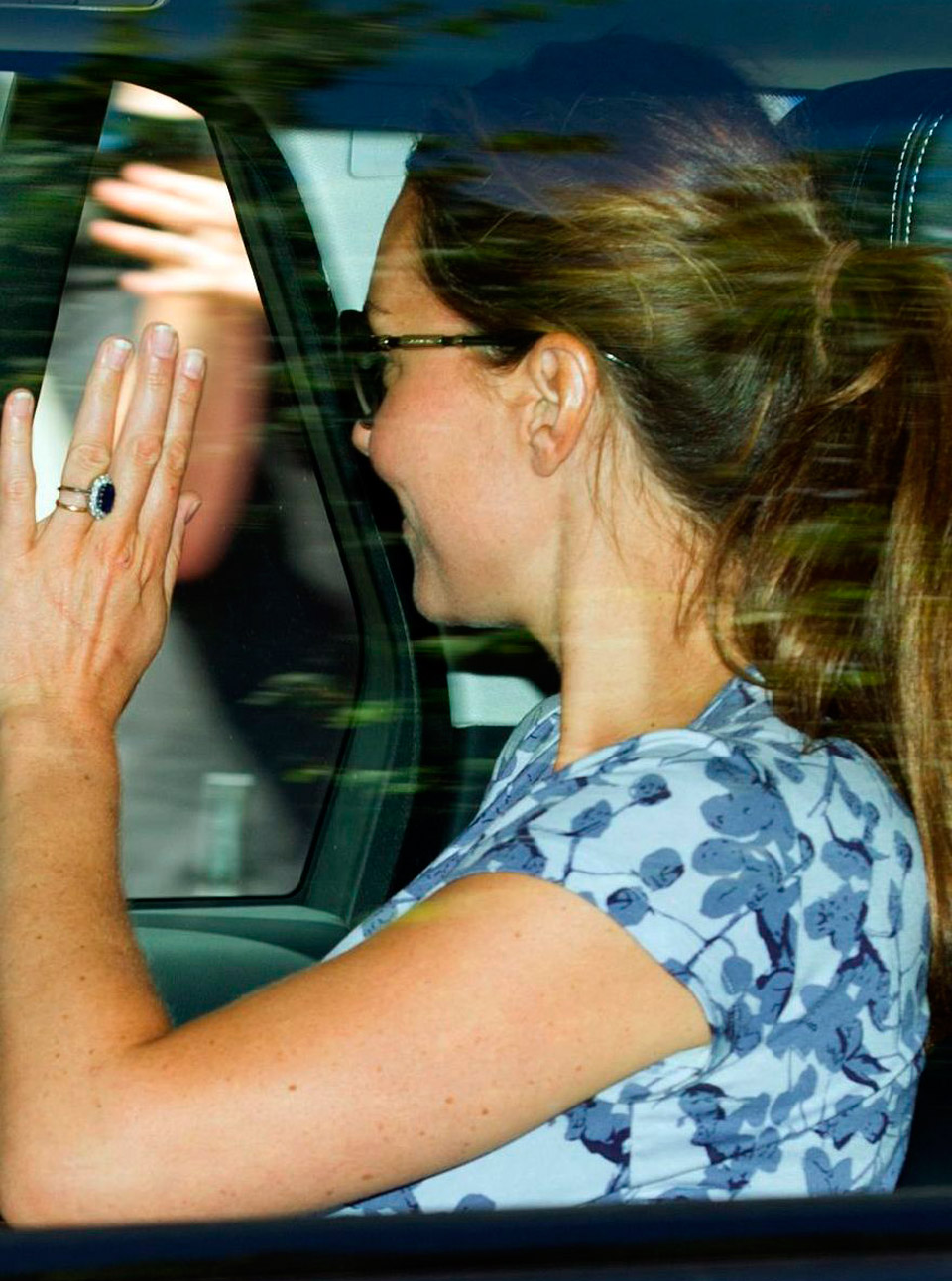 Kate Middleton and Prince William leave   Kensington Palace