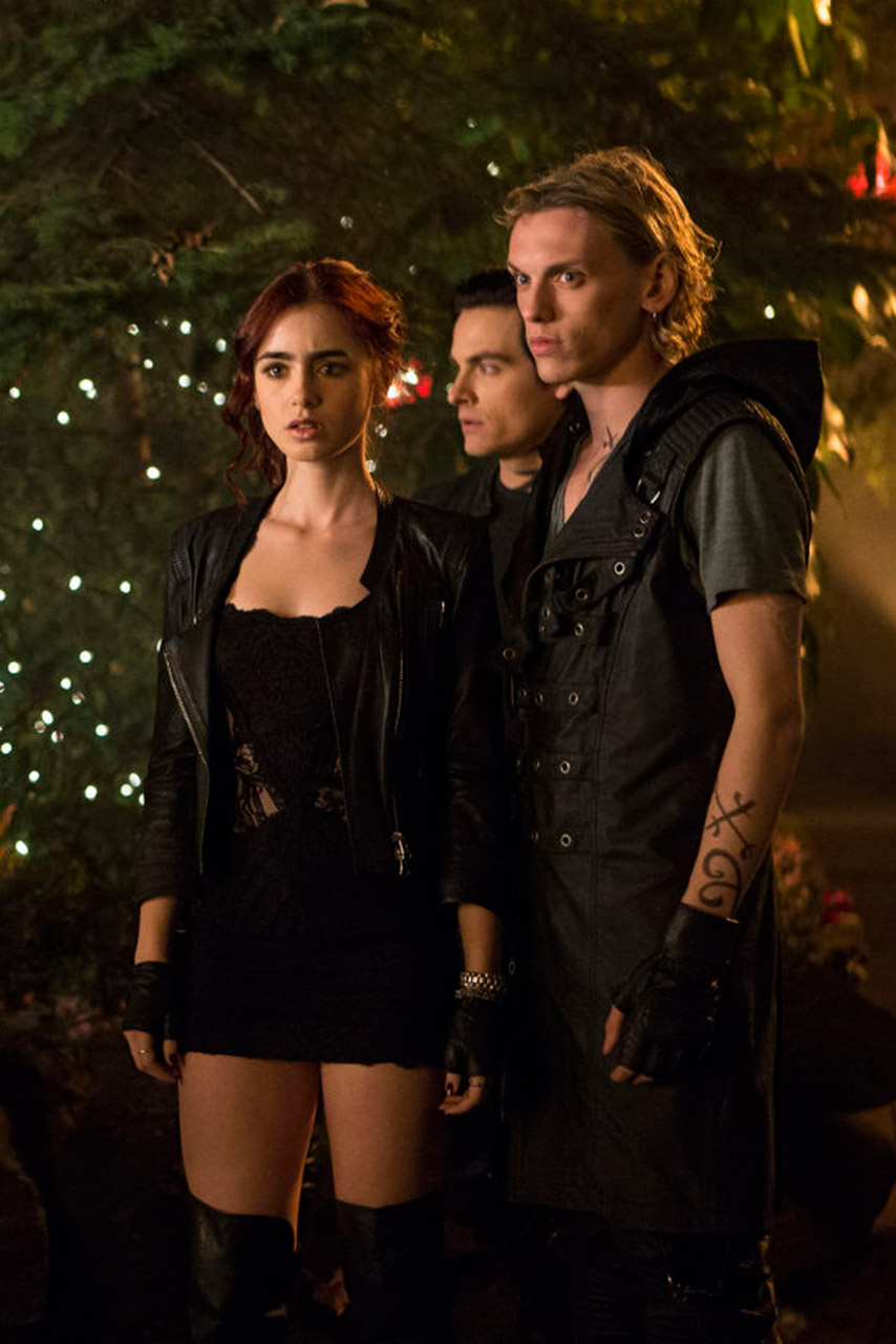 is jamie campbell bower dating lily collins Lily collins and jamie campbell bower seem to be together again after leaving comments on one another's instagram feeds. is jamie campbell bower dating lily collins Lily collins and jamie campbell bower seem to be together again after leaving comments on one another's instagram feeds.