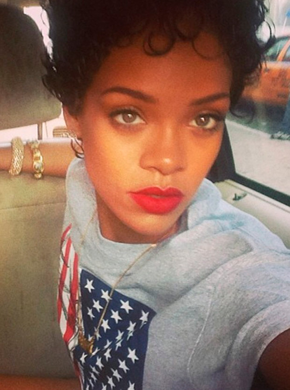 Rihanna - Are Selfies Ever Ok? 