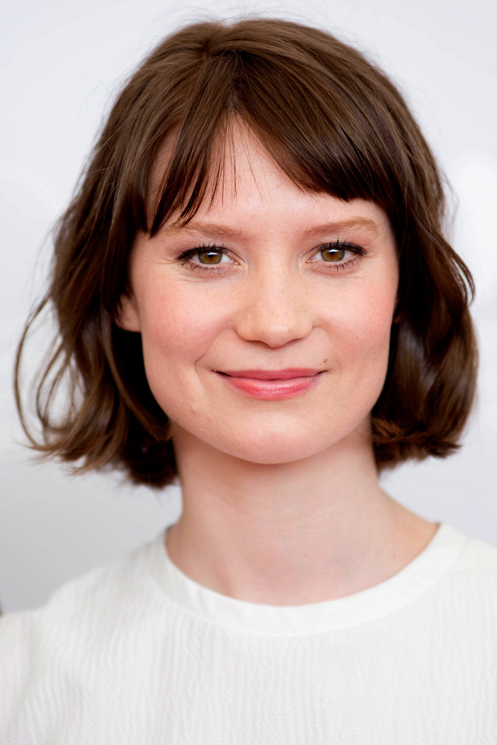 Mia Waisikowska - Bob Hairstyles - Celebrity   Bobs 