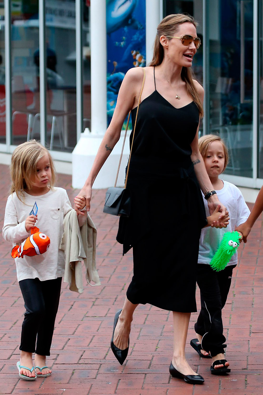 Angelina Jolie takes her children to Sydney Aquarium Angelina Jolie takes her children to Sydney Aquarium