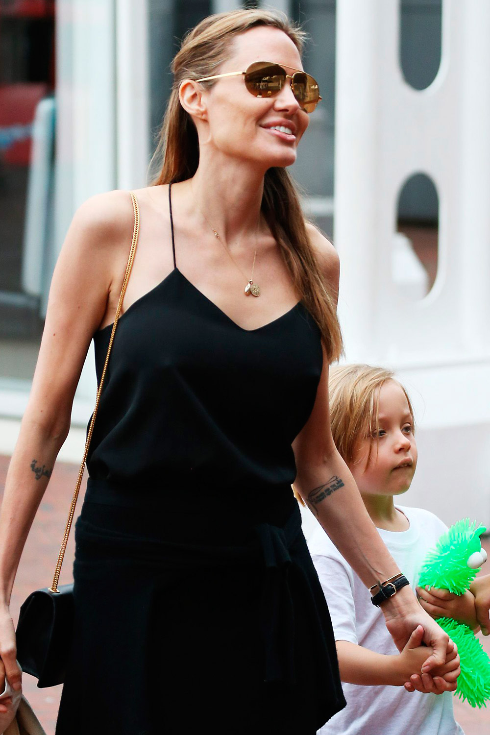 Angelina Jolie takes her children to Sydney Aquarium Angelina Jolie takes her children to Sydney Aquarium