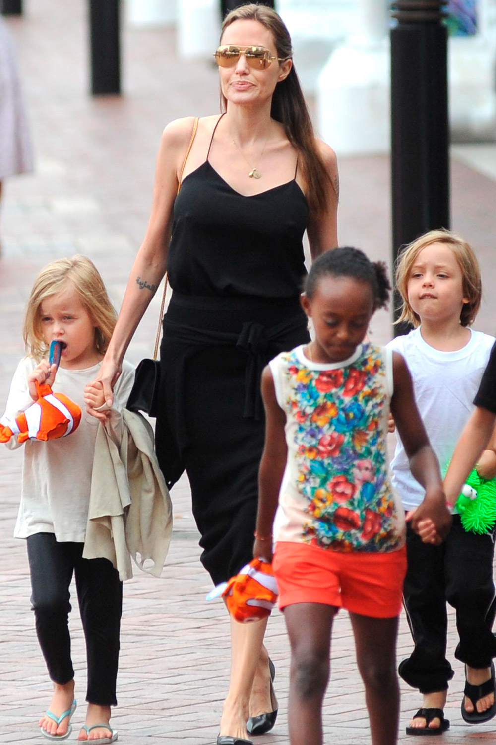 Angelina Jolie takes her children to Sydney Aquarium Angelina Jolie takes her children to Sydney Aquarium