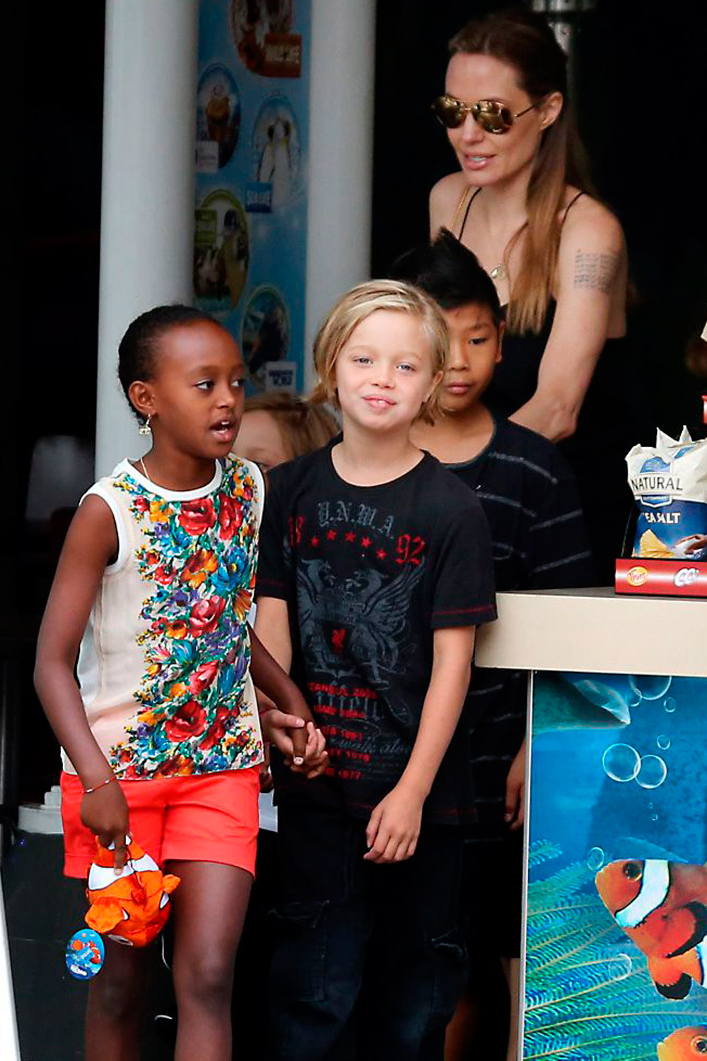 Angelina Jolie takes her children to Sydney Aquarium Angelina Jolie takes her children to Sydney Aquarium