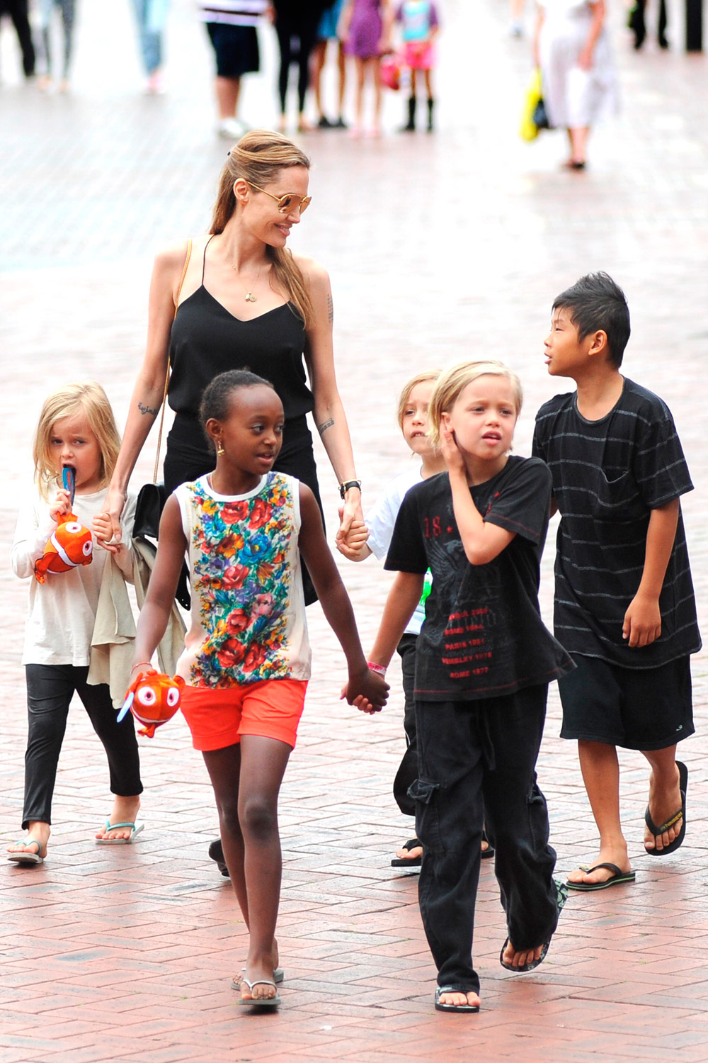 Angelina Jolie takes her children to Sydney Aquarium Angelina Jolie takes her children to Sydney Aquarium