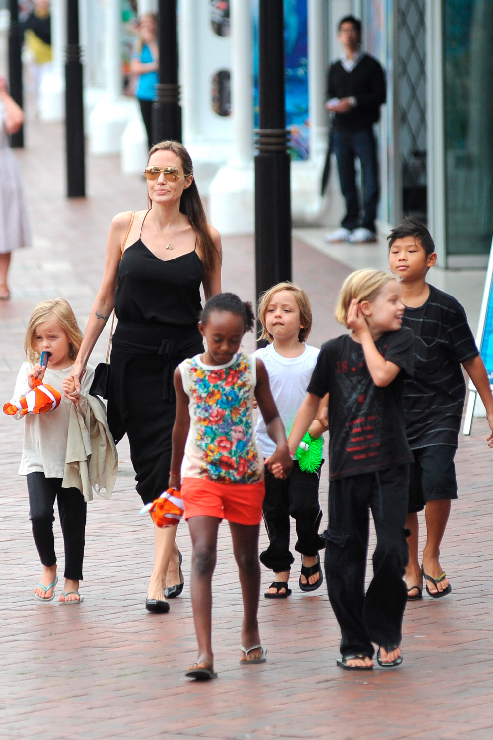 Angelina Jolie takes her children to Sydney Aquarium Angelina Jolie takes her children to Sydney Aquarium