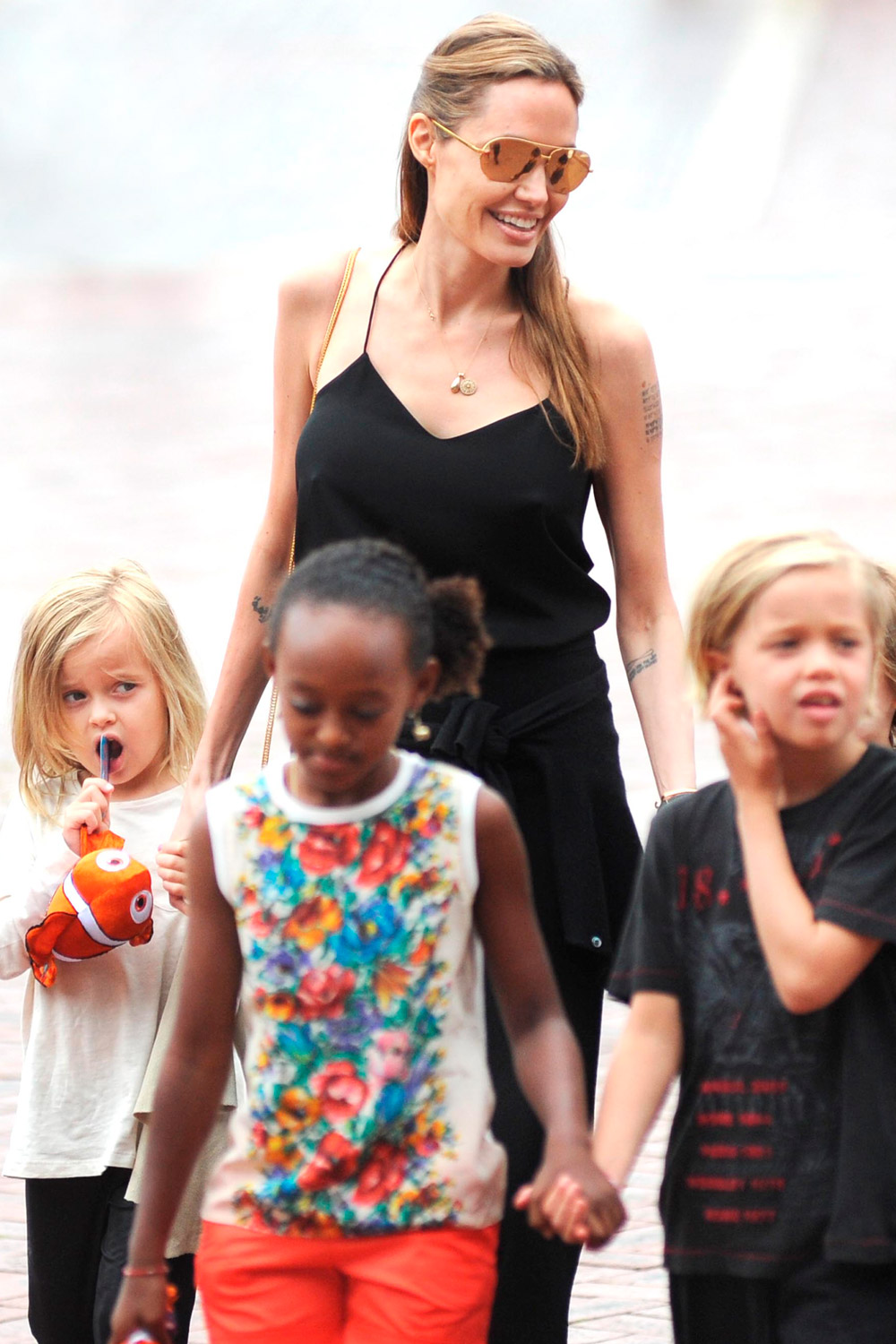 Angelina Jolie takes her children to Sydney Aquarium Angelina Jolie takes her children to Sydney Aquarium