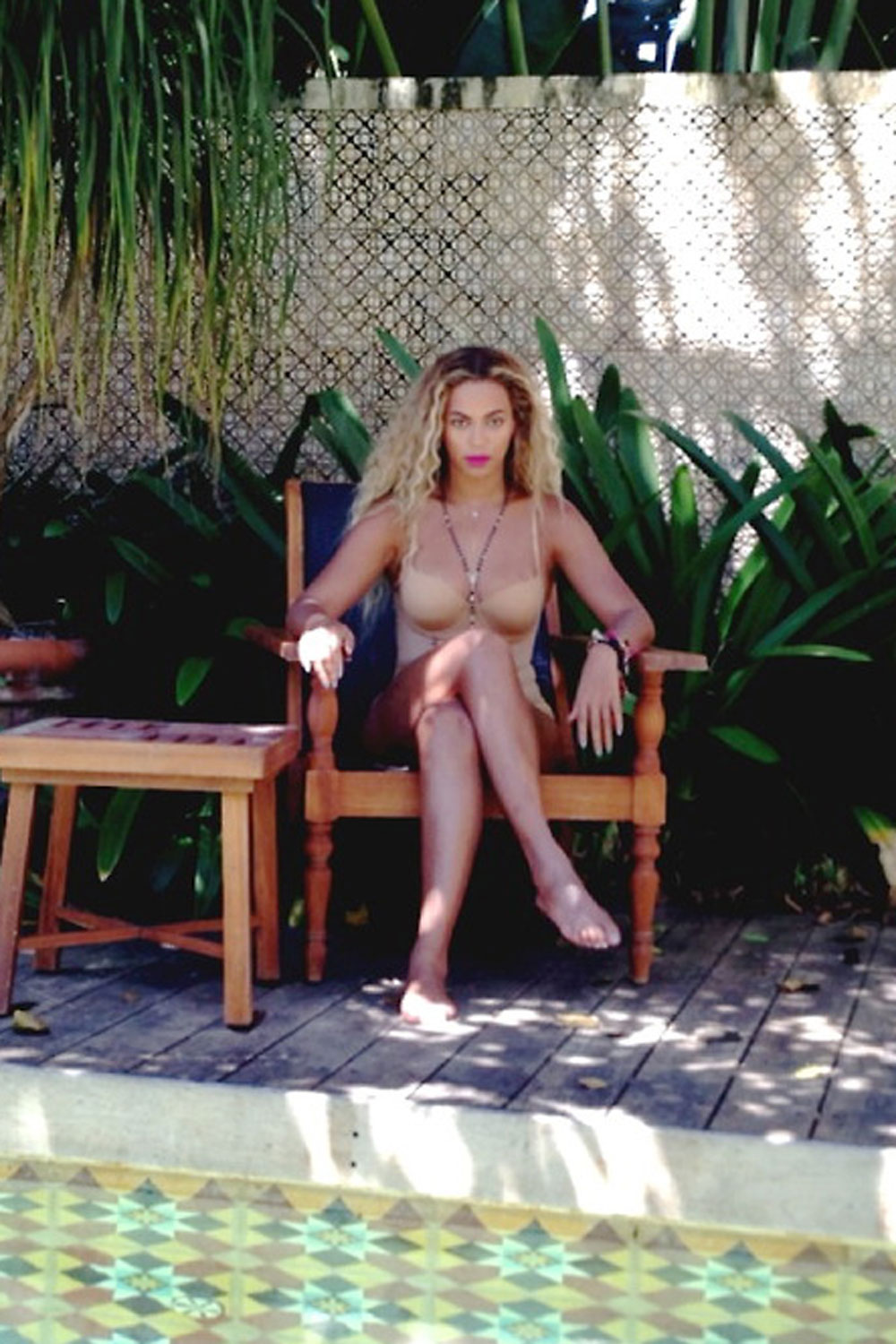 Beyonce shares pictures from her holiday album Beyonce shares pictures from her holiday album