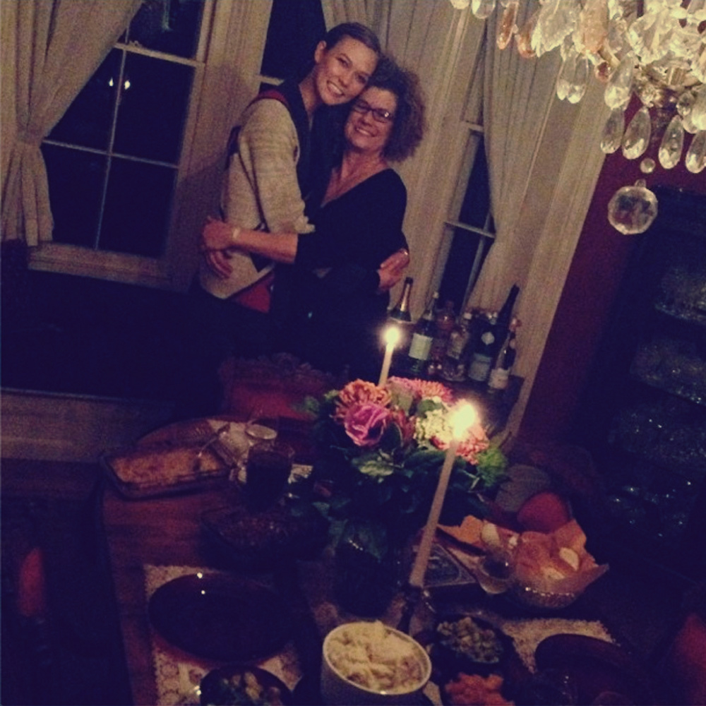 Karlie Kloss thanksgiving thumb