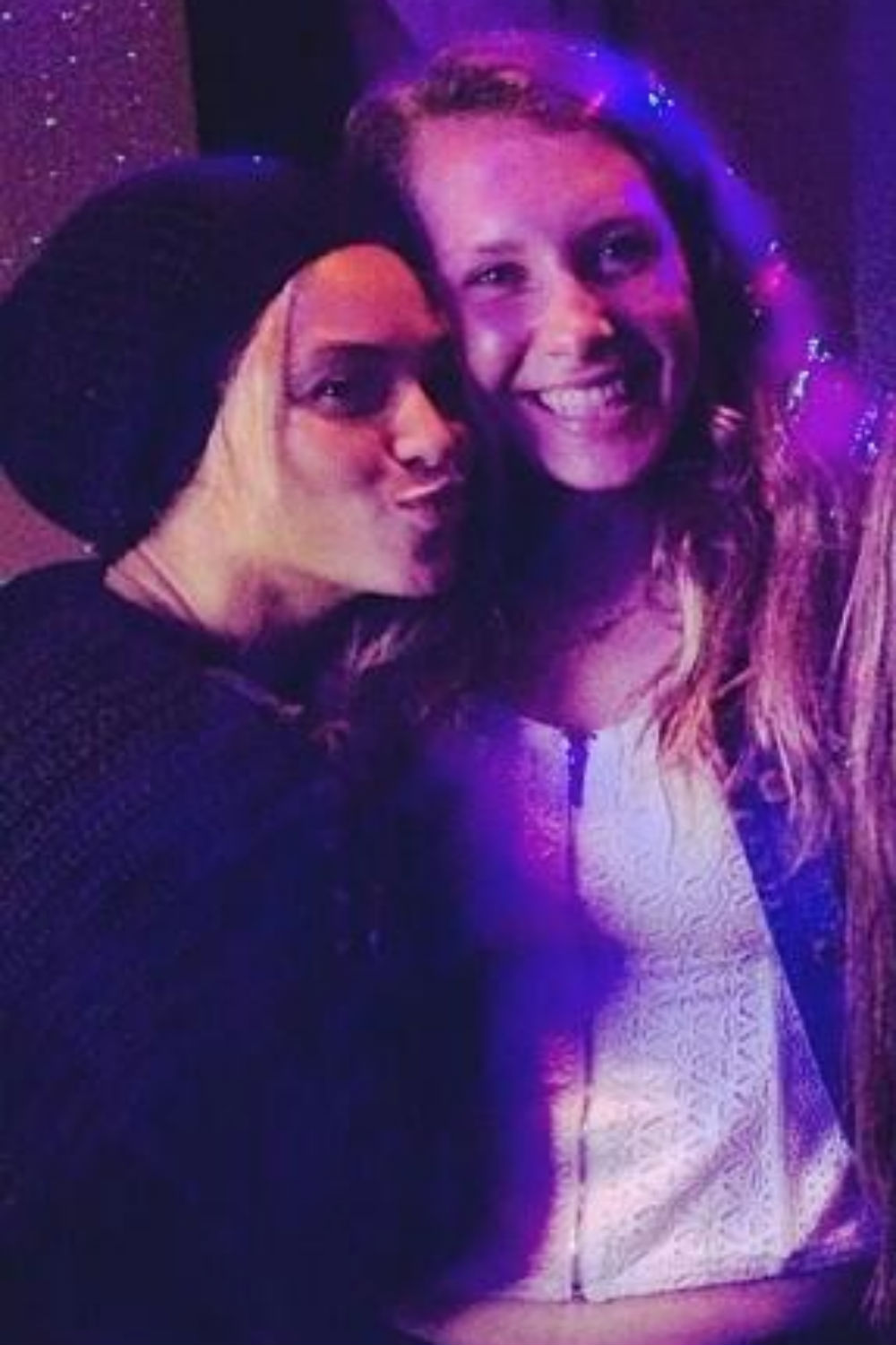 Beyoncé surprises fans at karaoke Beyoncé surprises fans at karaoke