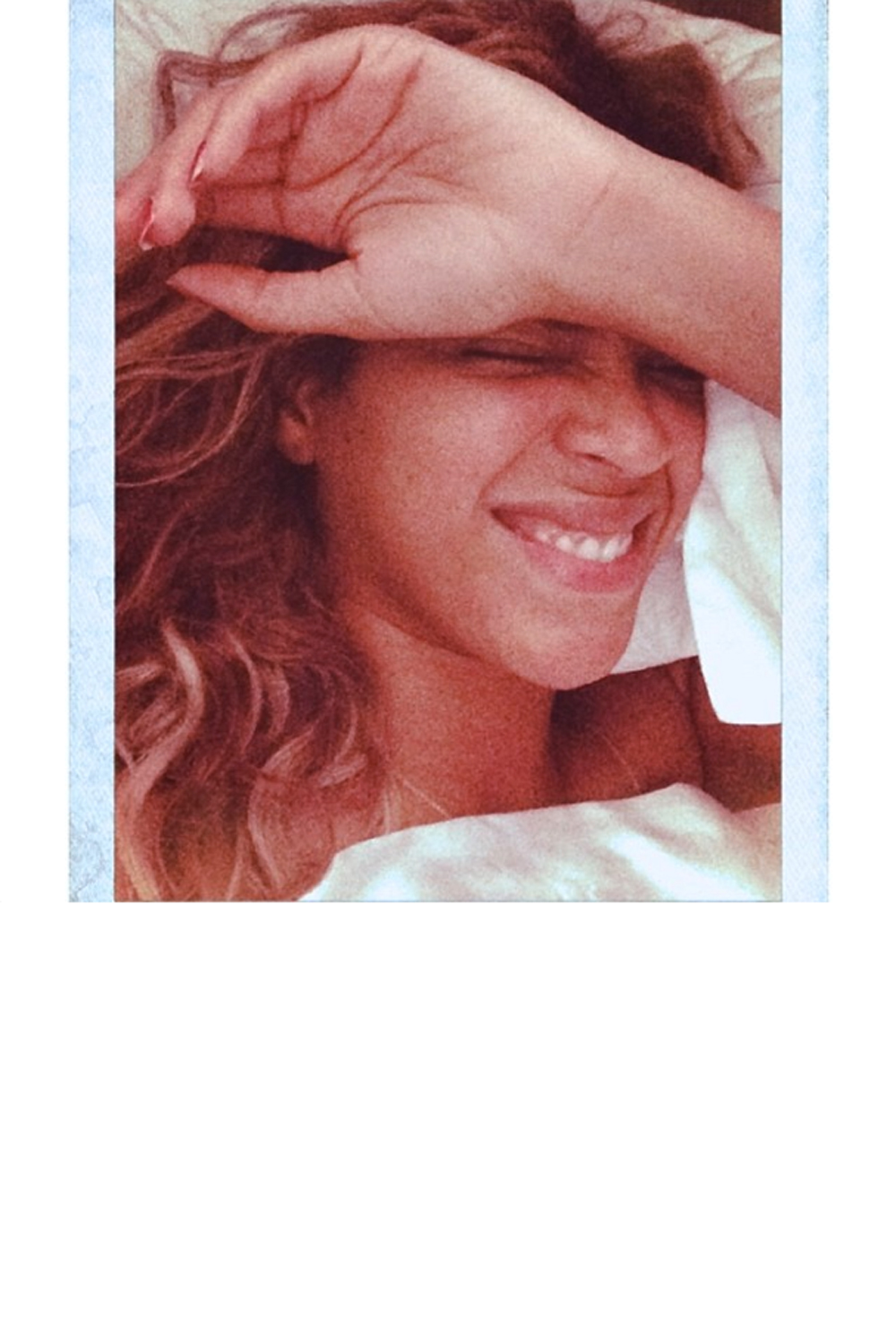 Beyonce in bed with no make up on Beyonce in bed with no make up on