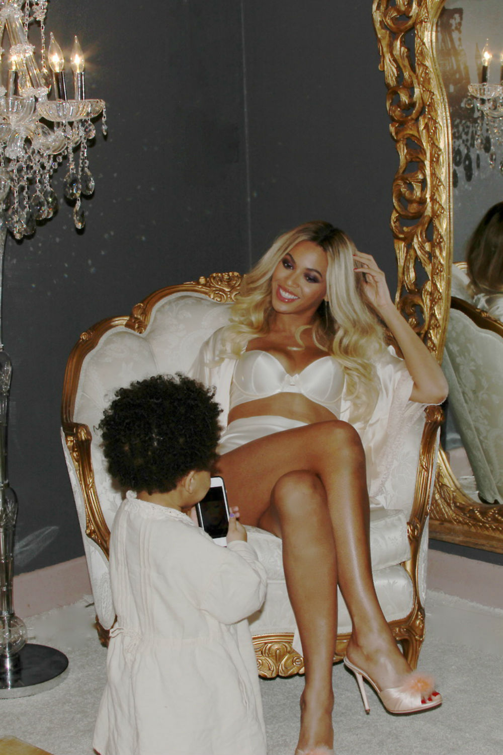 Beyoncé goes glam at home with Blue Ivy Beyoncé goes glam at home with Blue Ivy