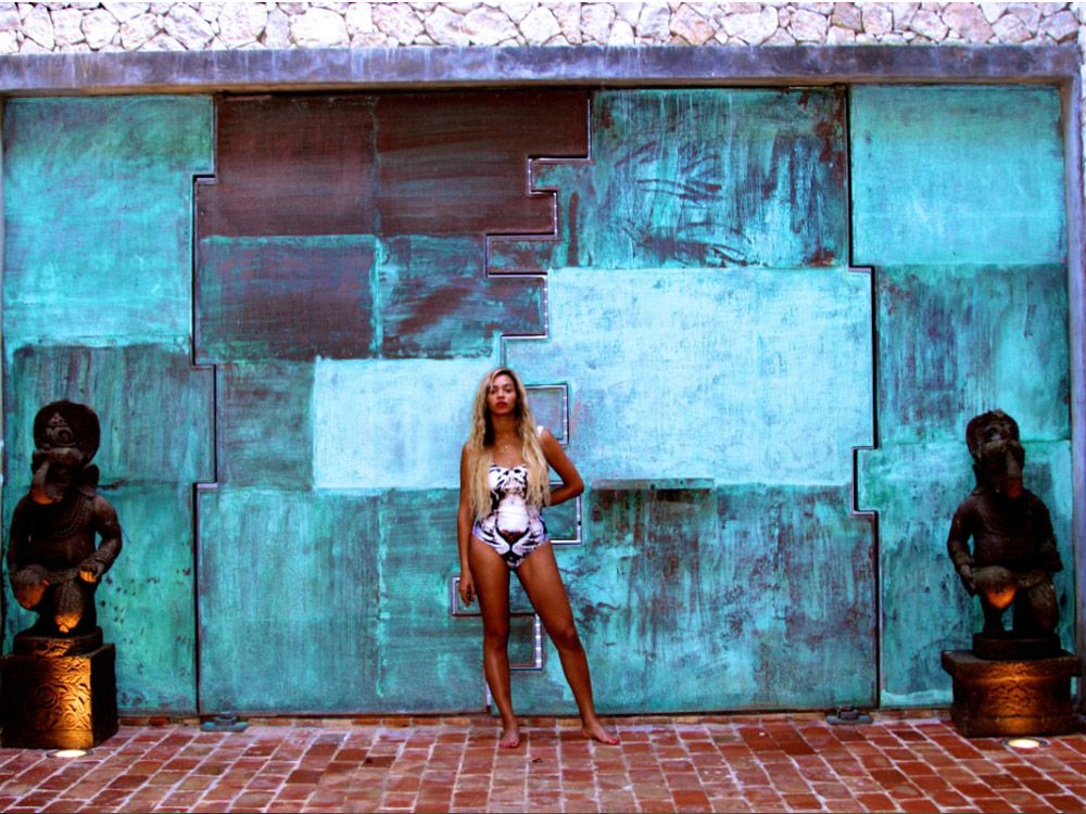 Beyonce on holiday with Blue Ivy Beyonce on holiday with Blue Ivy