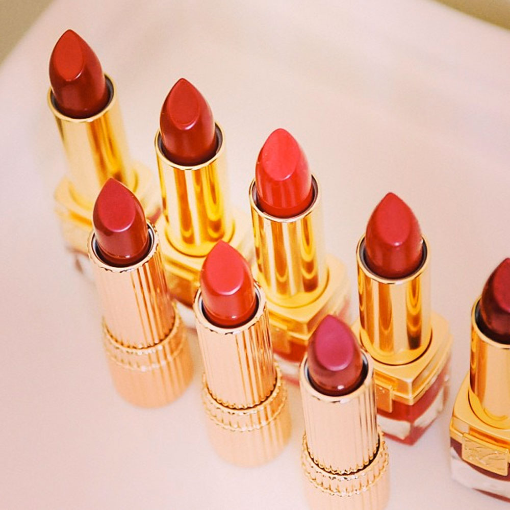 red lipstick thumb