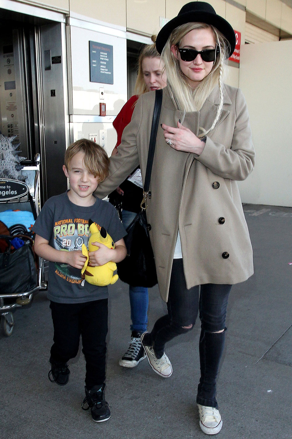 Off-Duty Celebrity Style: Casual Looks We Love - Ashlee Simpson At LAX