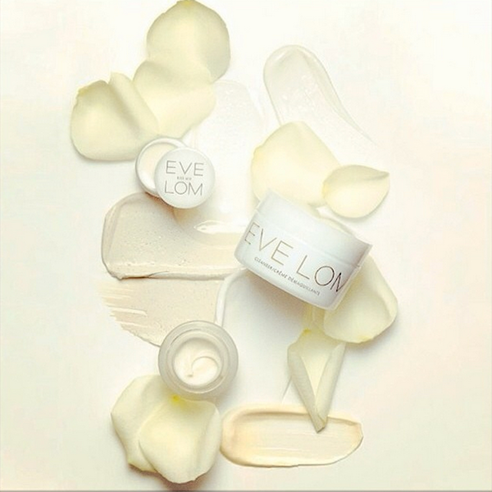 moisturising cream smear