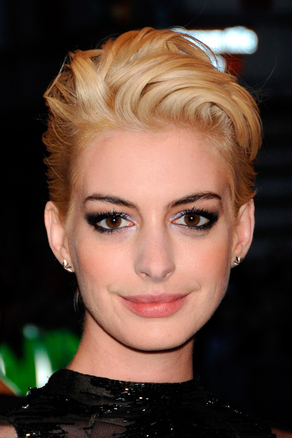 Anne Hathaway with a short hairstyle at the Academy Awards Anne Hathaway with a short hairstyle at the Academy Awards