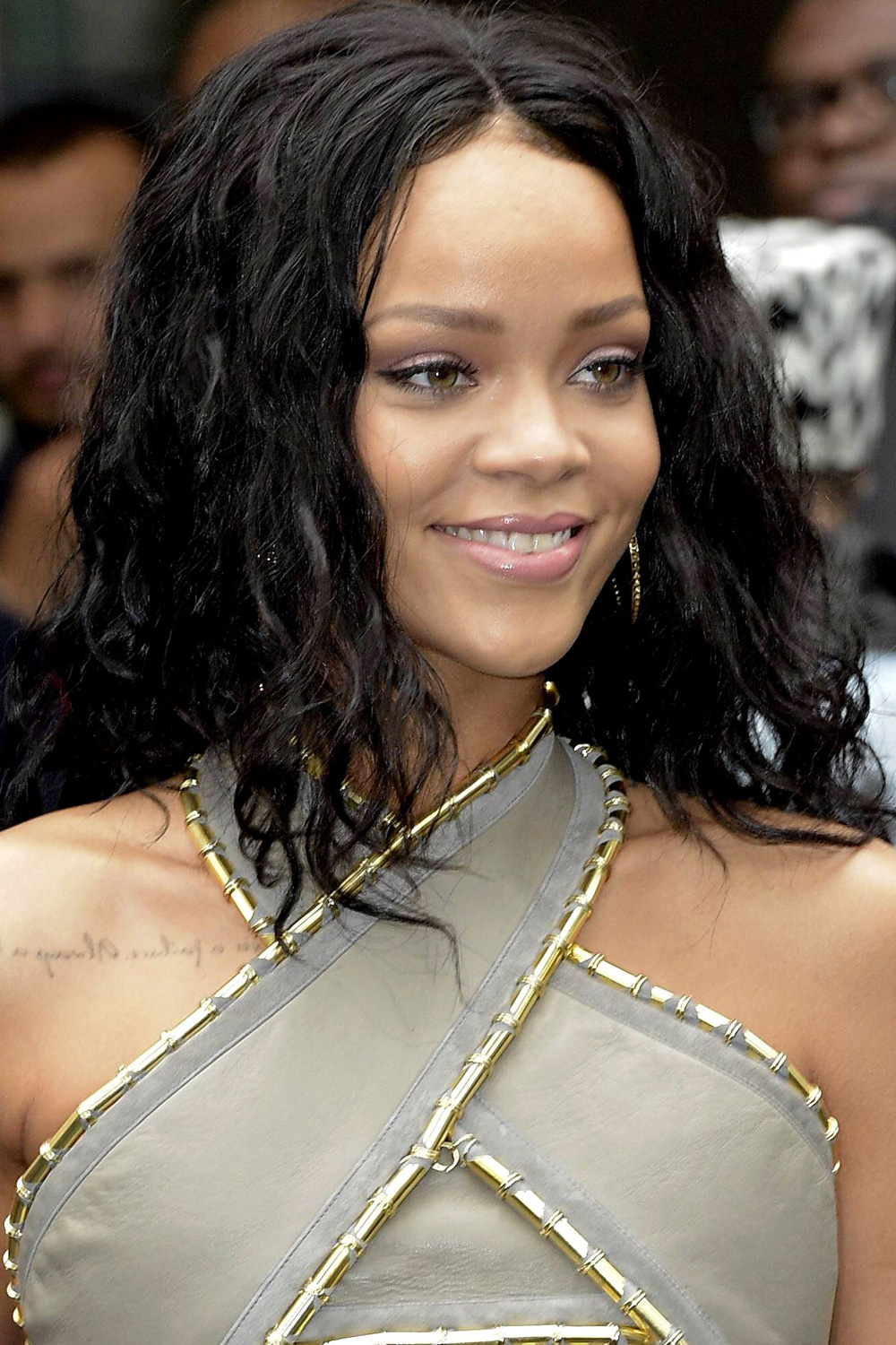 Rihanna medium hair Rihanna medium hair