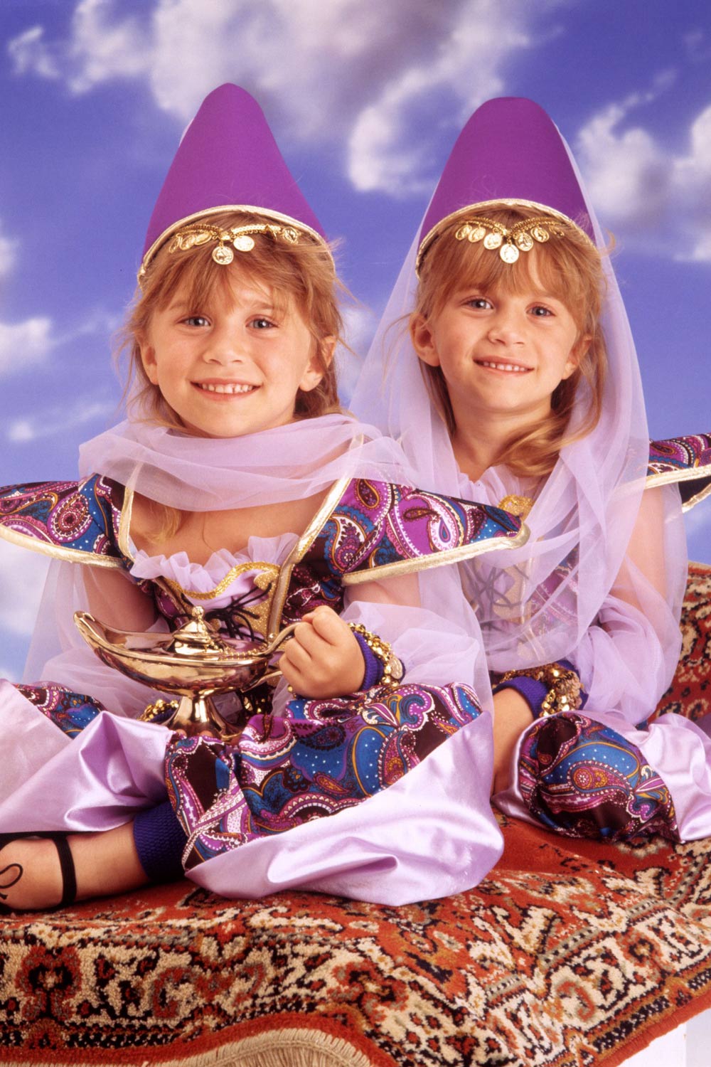 Mary-Kate and Ashley Olsen Mary-Kate and Ashley Olsen
