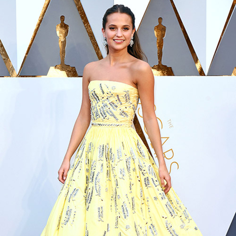 7 Times Celebrities Unintentionally Dressed As Cartoons